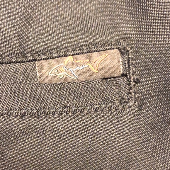 Bundle of two Greg Norman Shorts - Picture 4 of 10